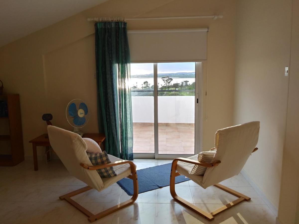 Must Stay - Sea & Salt Lake Panoramic View Apt Larnaca Buitenkant foto