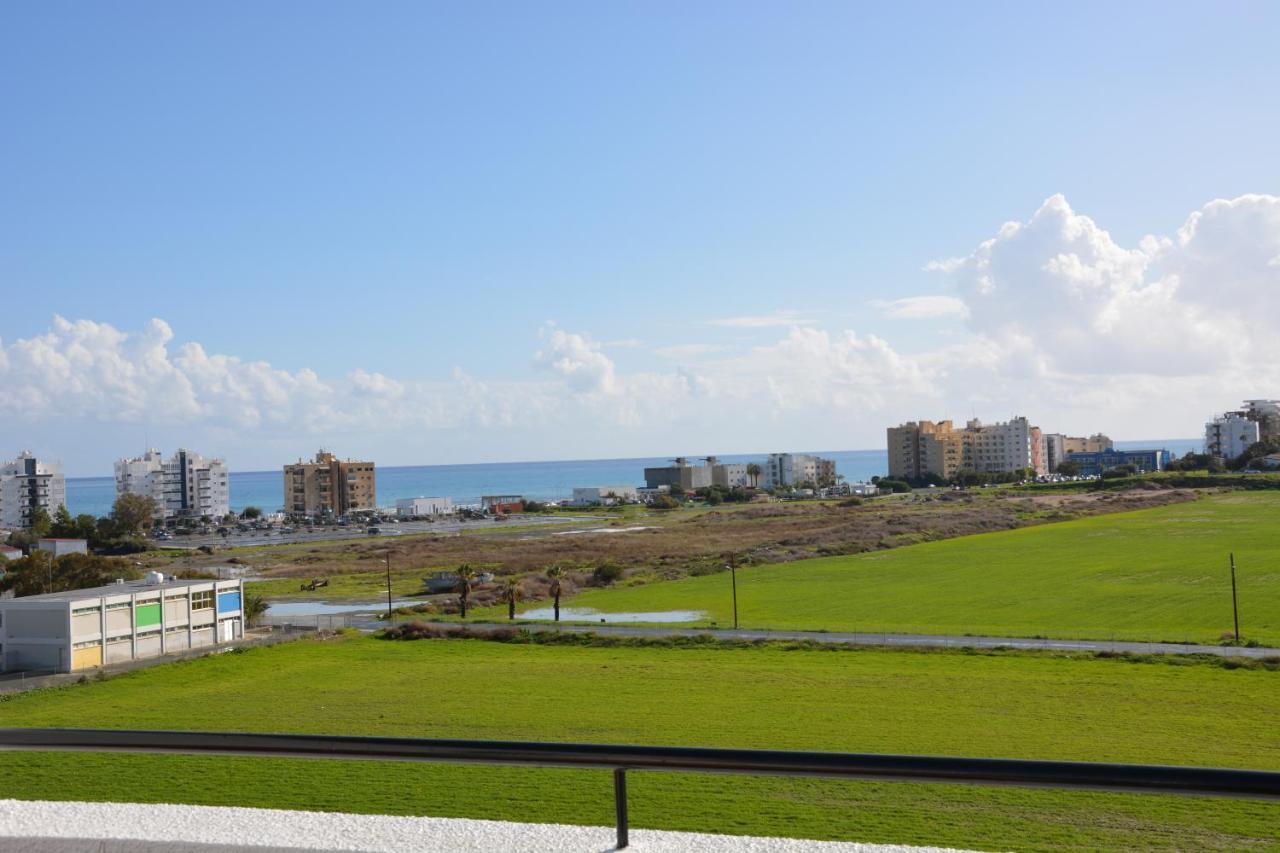 Must Stay - Sea & Salt Lake Panoramic View Apt Larnaca Buitenkant foto
