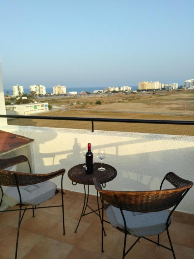 Must Stay - Sea & Salt Lake Panoramic View Apt Larnaca Buitenkant foto