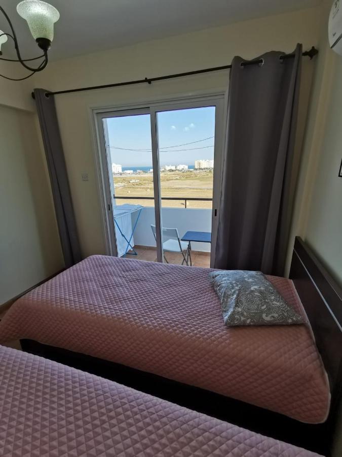Must Stay - Sea & Salt Lake Panoramic View Apt Larnaca Buitenkant foto