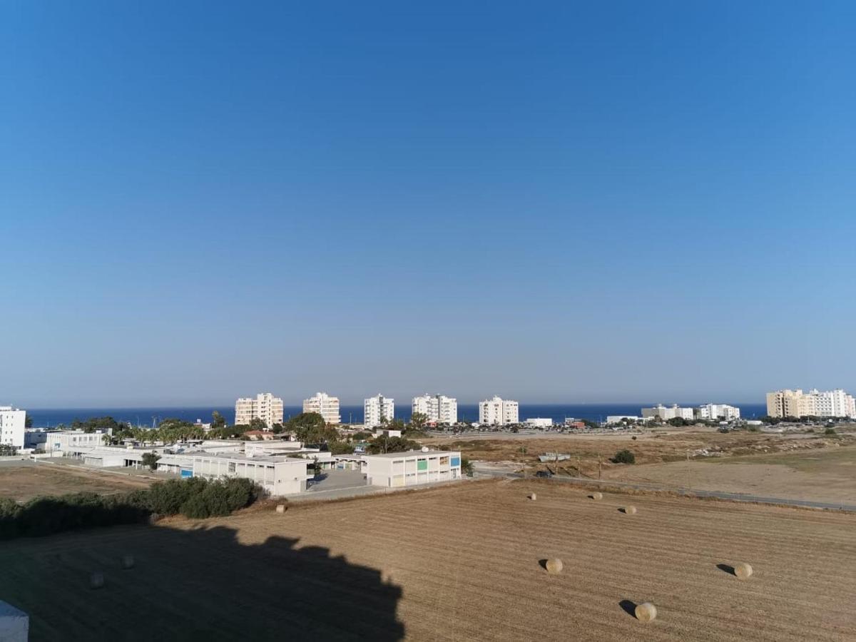 Must Stay - Sea & Salt Lake Panoramic View Apt Larnaca Buitenkant foto