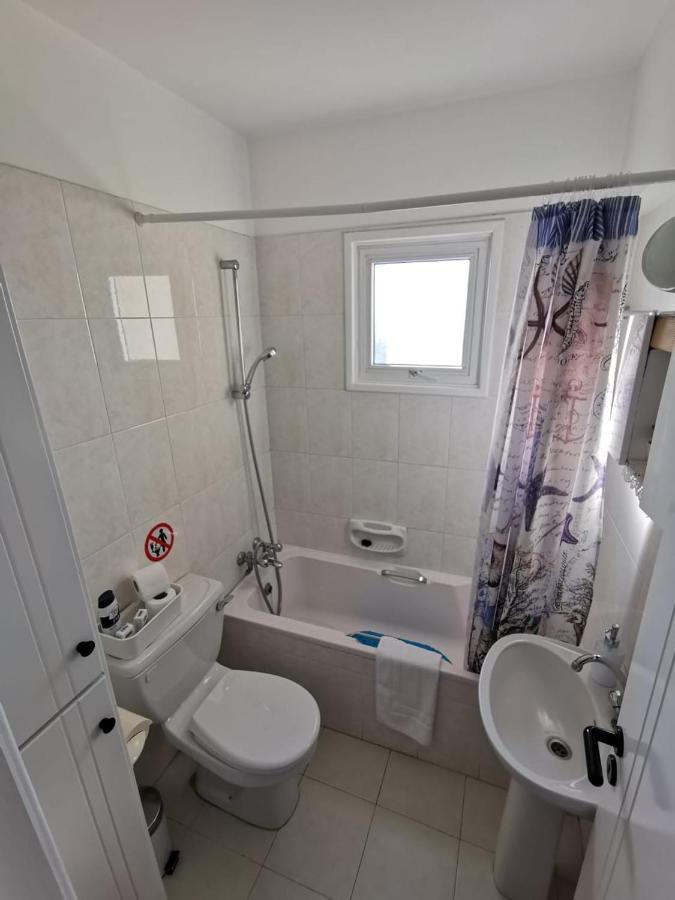 Must Stay - Sea & Salt Lake Panoramic View Apt Larnaca Buitenkant foto