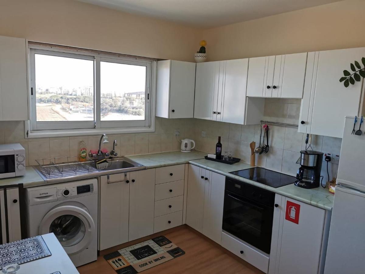 Must Stay - Sea & Salt Lake Panoramic View Apt Larnaca Buitenkant foto