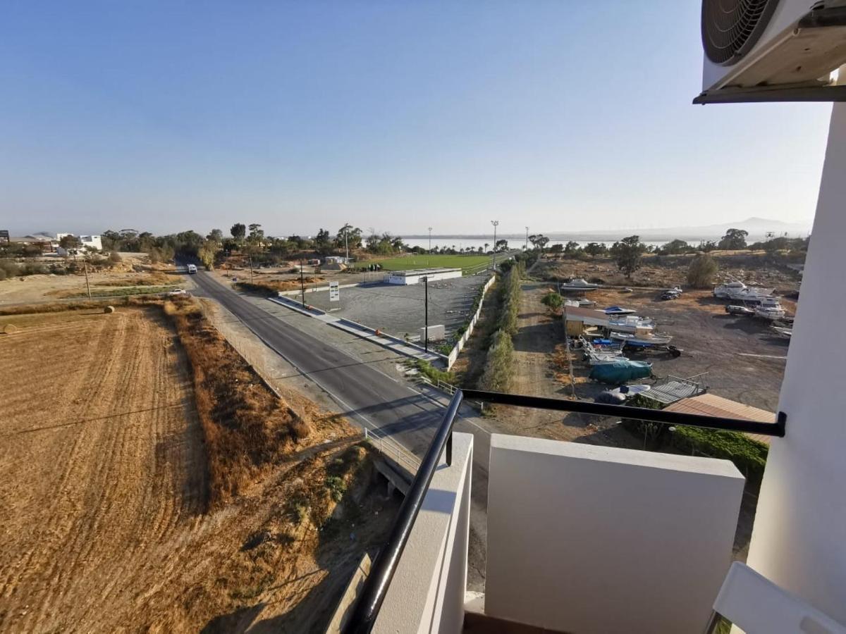 Must Stay - Sea & Salt Lake Panoramic View Apt Larnaca Buitenkant foto
